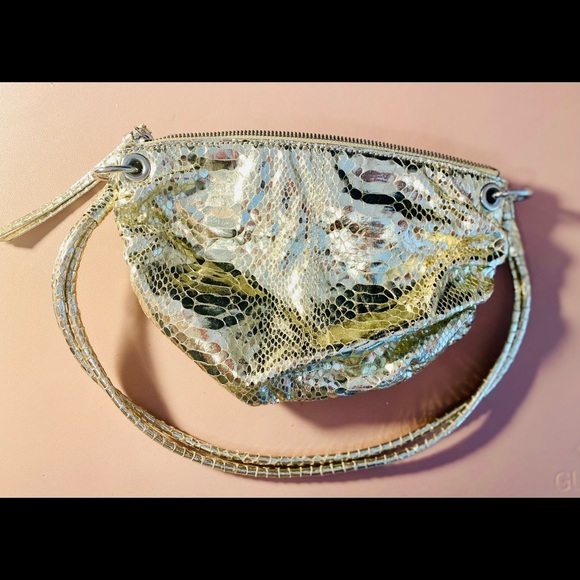 Gold metallic Nine West Purse. - Picture 2 of 3